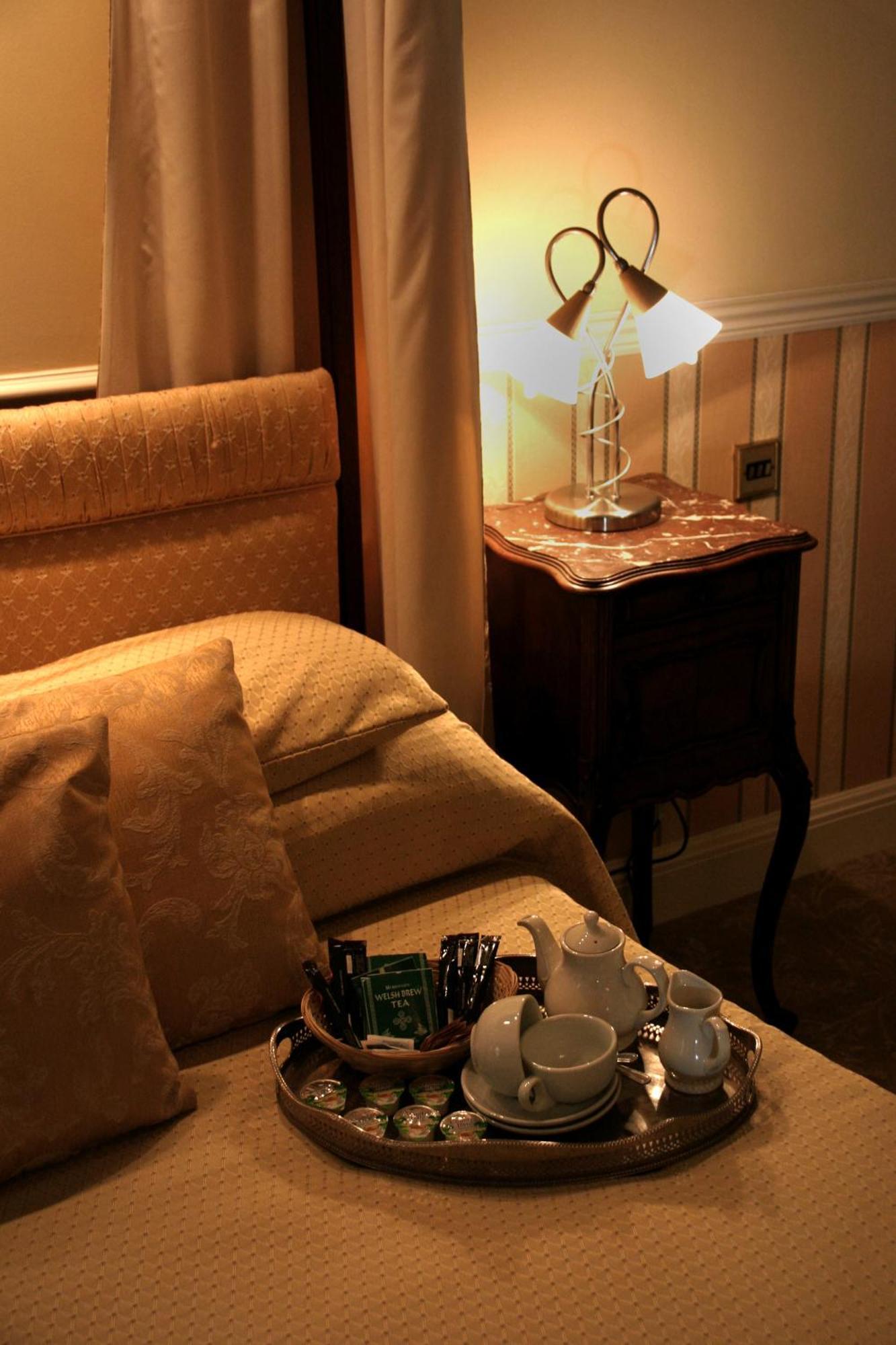 Ty Newydd Country Hotel Hirwaun Extérieur photo