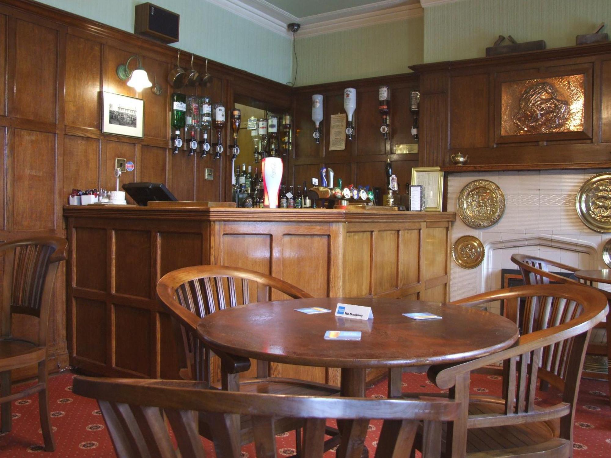 Ty Newydd Country Hotel Hirwaun Extérieur photo