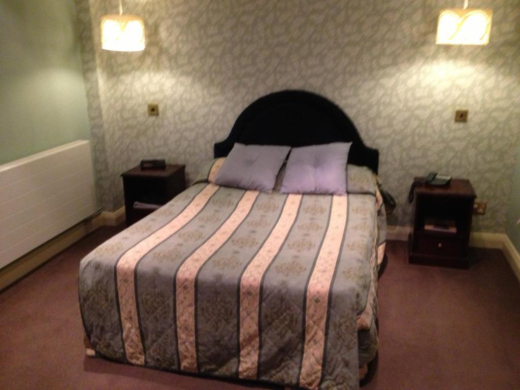 Ty Newydd Country Hotel Hirwaun Chambre photo